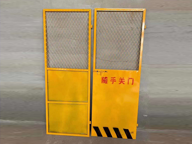 施工电梯防护门3